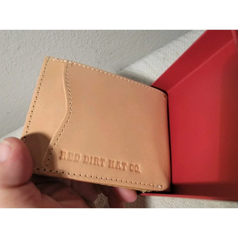 Red Dirt Hat‎ Company Genuine Tooled Leather Bifold Wallet Men's New With Box